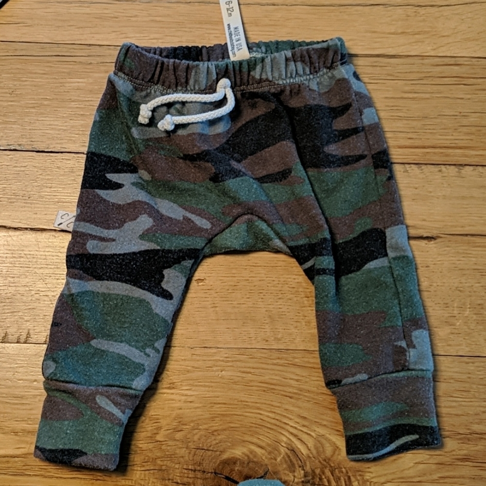 Childhoods Clothing camo pants 6-12 mo